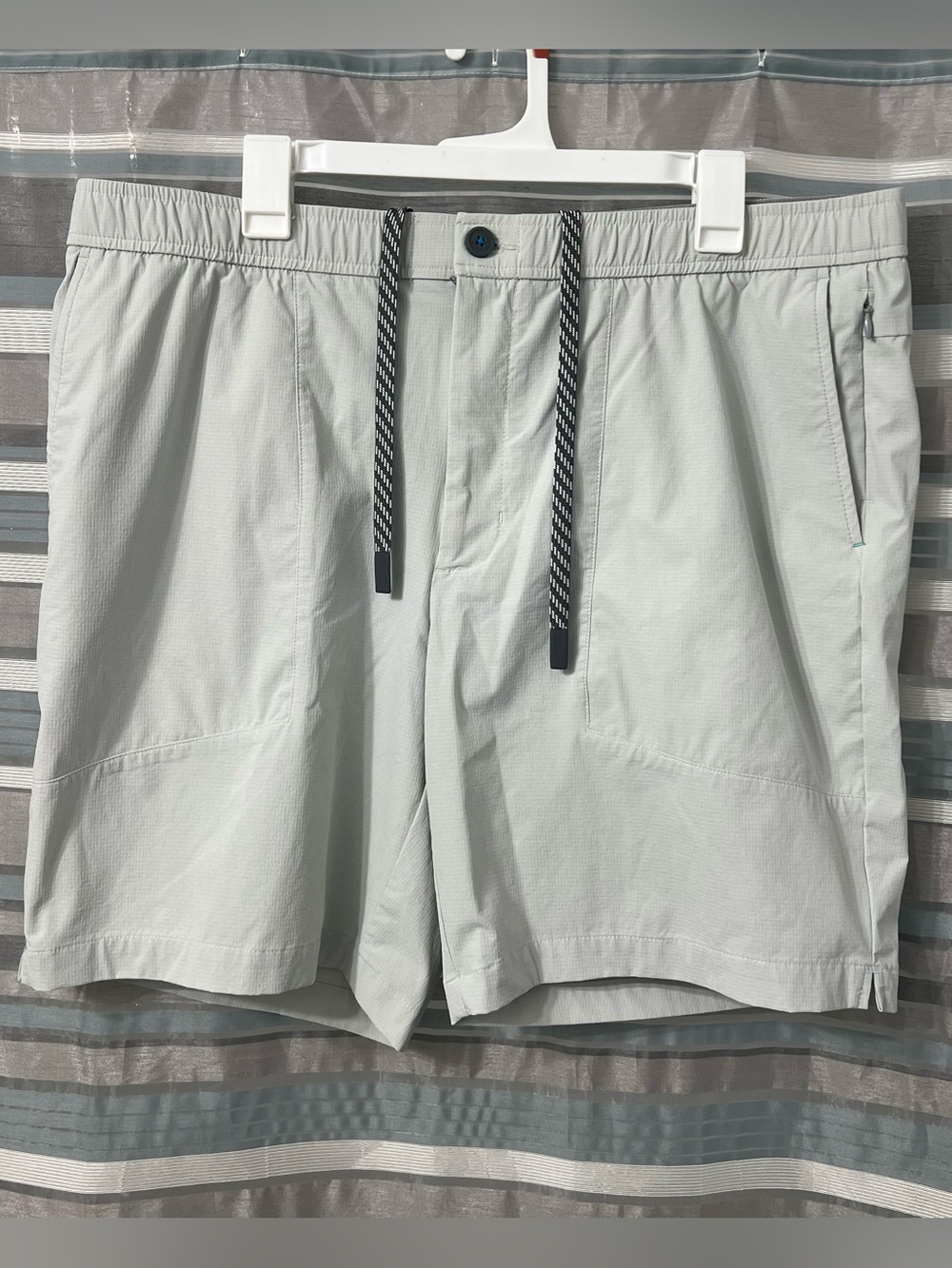 Tommy Bahama Light Gray Men's Chip Shot Pull-On Shorts with Drawstring